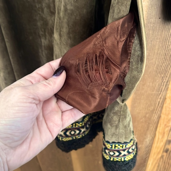 SOLD>>>>>>Incredible Vintage 70s  Afghan Embroidered Velour and Wool Coat - Picture 8 of 8